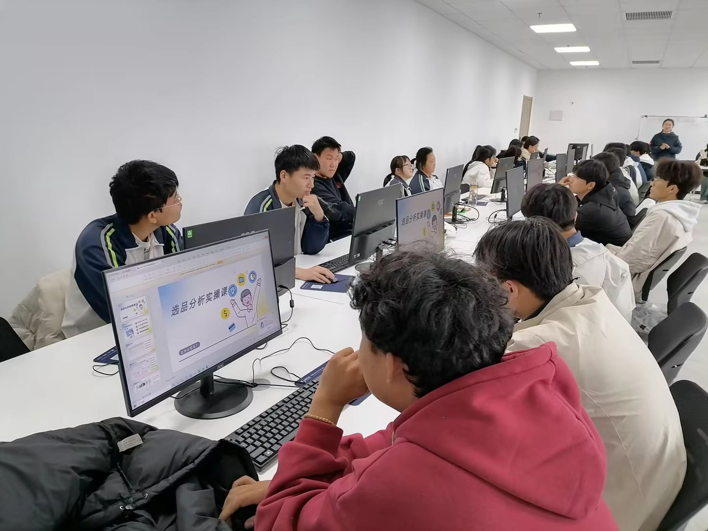 技能培训电脑实操训练场景